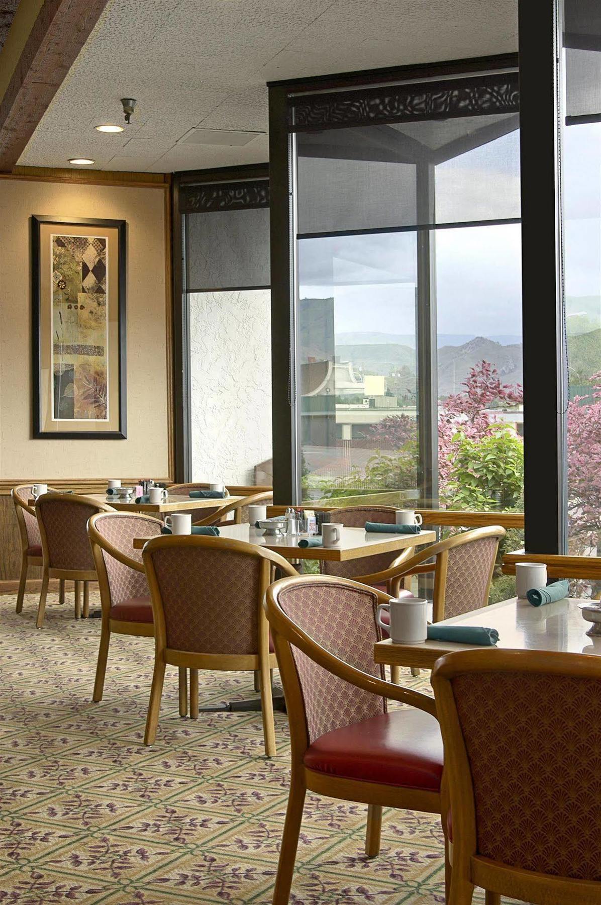 Red Lion Hotel Wenatchee City Center Ресторан фото